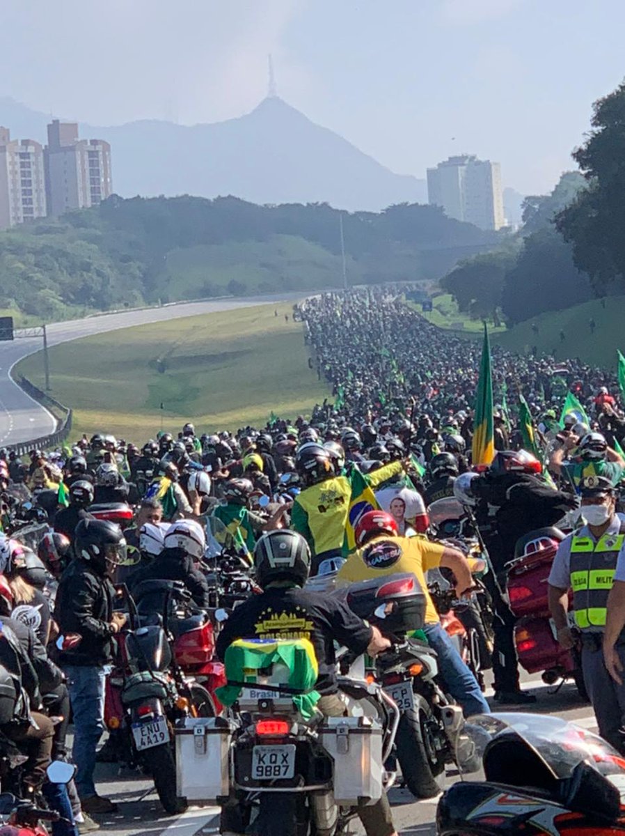 - 12 de junho.
- quase 500 mil mortos.
- o presidente da República participa de uma mega aglomeração.
- quase 500 mil PESSOAS mortas..