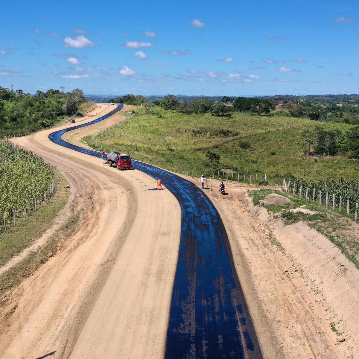 joaoazevedolins's tweet photo. Sábado também tem obra. Pavimentação da PB-097, ligando o Distrito de São Tomé a Alagoa Nova. #ParaíbaVacina #UseSempreMáscara #OCuidadoContinua https://t.co/7MCnfLVckW