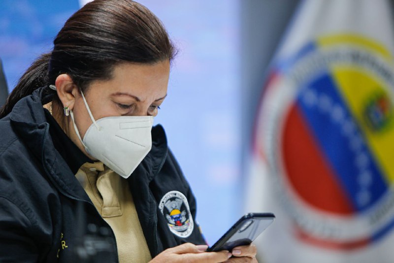 Excelente actuación están demostrando nuestros organismos policiales en el despliegue para la protección y liberación del pueblo de la parroquia La Vega, en Caracas. Estamos monitoreando permanentemente y trabajando articuladamente, como un solo equipo 

#HeroesDeVerdad