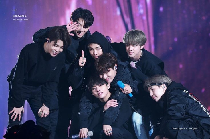 TuAnh_05's tweet photo. #2021BTSFESTA
#방탄소년단 
#8YearsToInfinityWithBTS
#BTS8thAnniversary
@BTS_twt
Một ngày đặc biệt!
Mong con đường sắp đến của Bangtan và ARMY sẽ luôn trải đầy hoa và tình yêu!
Hãy giữ gìn sức khỏe và cuộc sống vui vẻ nhé Bangtan!
사랑해요 방탄소년단...!
💜💜💜💜💜 https://t.co/vgxGtMhSgj