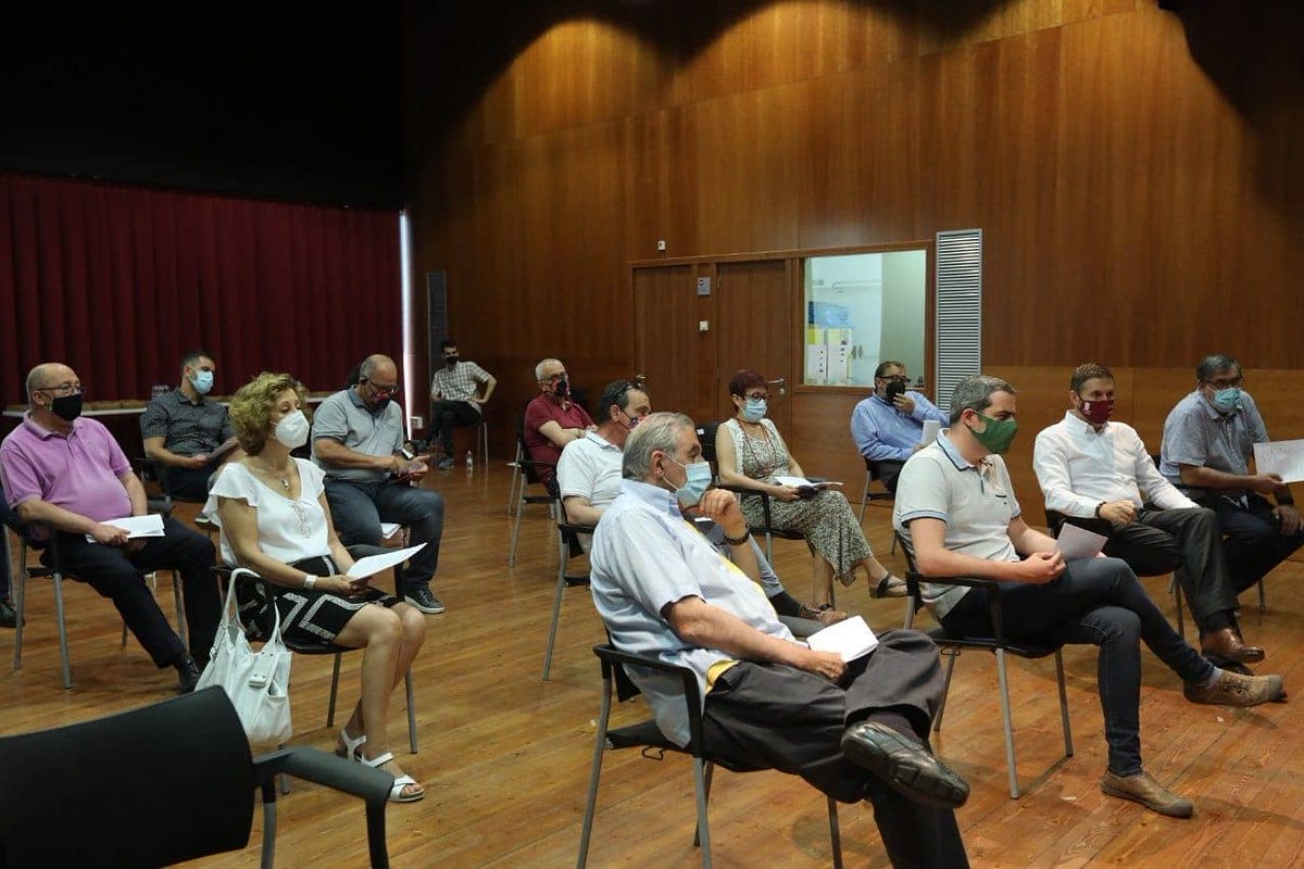 PSCBaix's tweet photo. Avui la vicepresidenta del @parlamentcat, @Eva_Granados, i les diputades @SonyaGuerraLpz i @RocioGarPer s’han reunit a #santandreudelabarca amb diverses agrupacions del nord de la comarca per tractar les necessitats i els reptes dels seus municipis. https://t.co/RfYjOMCIrw