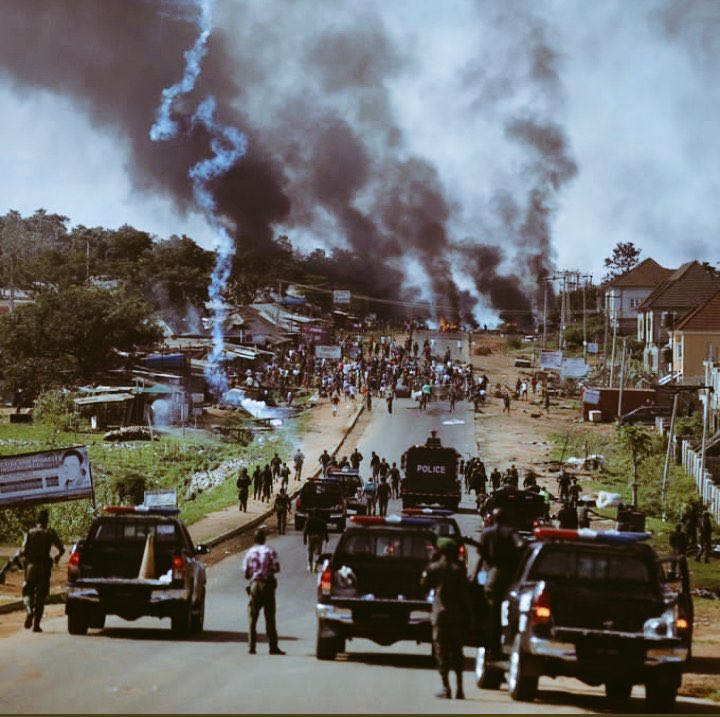 renoomokri's tweet photo. If General Buhari confronts killer herdsmen, bandits and Boko Haram as seriously as he confronts peaceful #June12thProtest protesters, we wont have a situation where over 30 Nigerians die daily from terror or banditry. It takes cowards to fight the peaceful and reward the violent https://t.co/8gHolk9Wz4