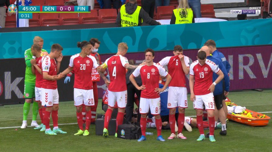 Faut te battre #Eriksen la vie est trop belle pour partir maintenant 🙏
#DANFIN