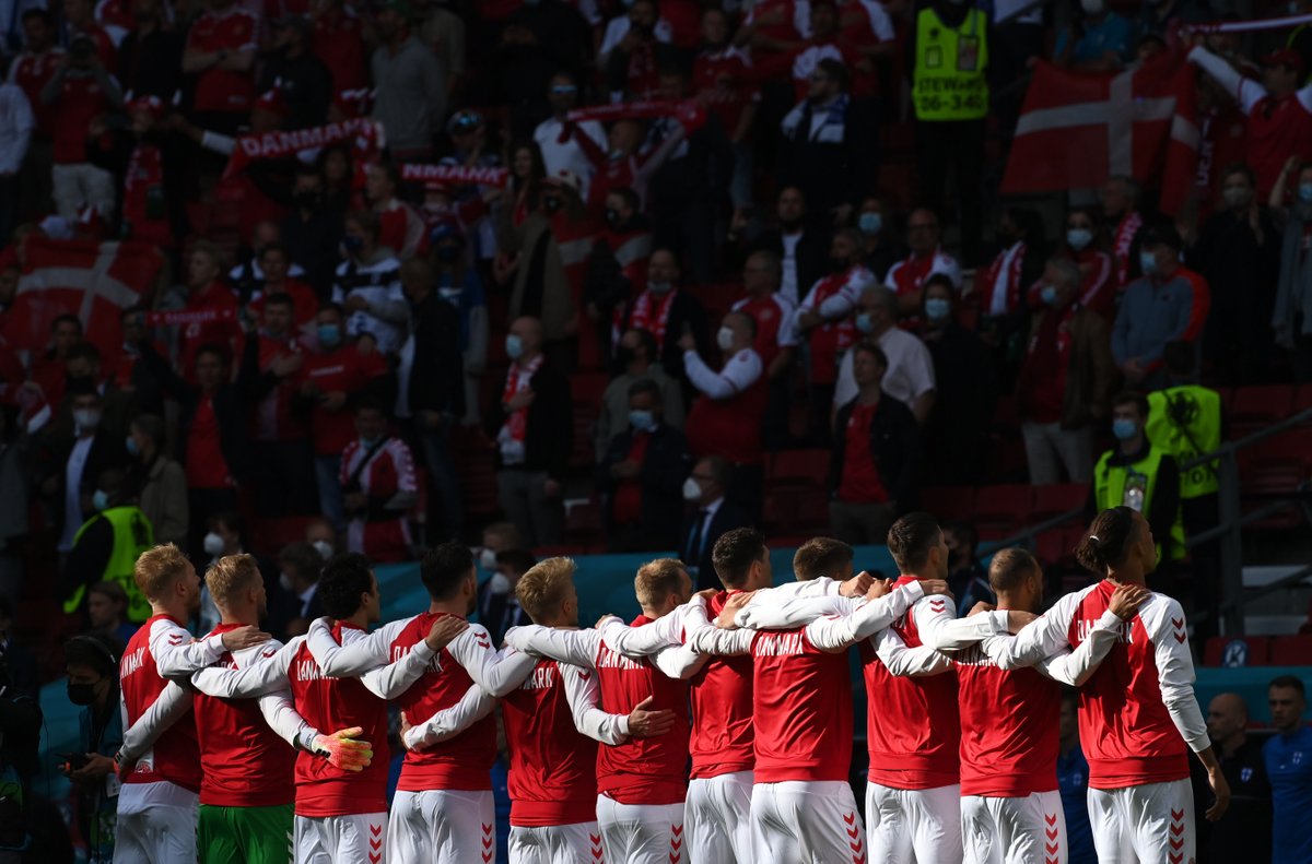 elchiringuitotv's tweet photo. ‼ ¡ÚLTIMA HORA! 

La UEFA suspende el partido entre Dinamarca y Finlandia tras el incidente de Eriksen. 

🙏 ¡Toda la fuerza del mundo! https://t.co/wcgjMIQQyL