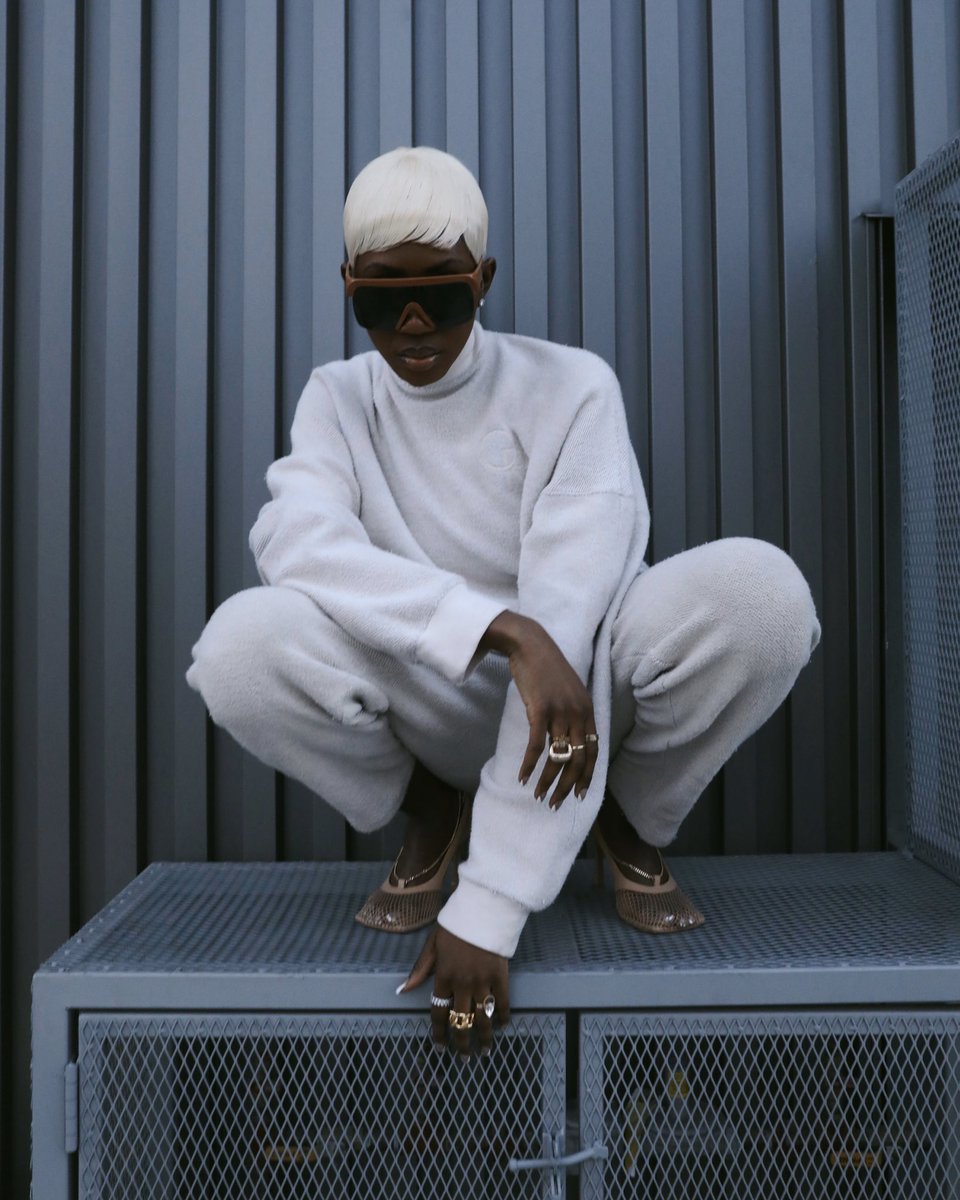 overdohsej's tweet photo. Ivory on Black Skin>>> https://t.co/4jMj8LvmcA