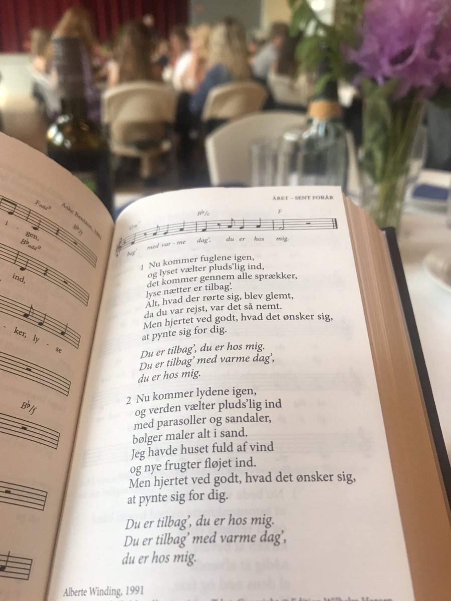 Christian ♥️
Vi så kampen mellem indslagene til afslutningsmiddagen på højskolen. Vi er i chok, som resten af landet. Det hjalp lidt at prøve at synge. Især: Du er tilbage. Du er hos mig. 

Alle tanker og gode ønsker går mod <a href="/Eriksen_Cris/">ChristianEriksen</a> 

#EM2020 #Euro2020