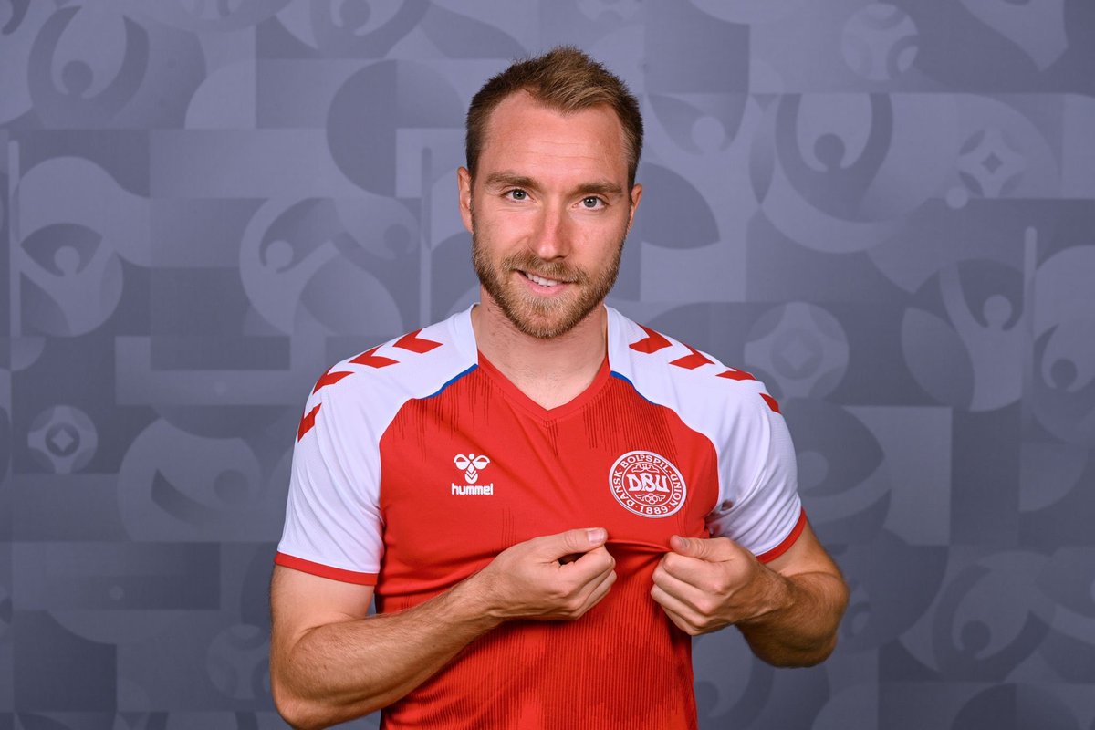 [Info] On rapporte que Christian #Eriksen est dans un état stable et est transféré à l'hôpital local de Copenhague. Continuons de prier pour lui. Reste fort Christian ❤️🇩🇰 (BeIN Sport) [📸 Euro 2020]
