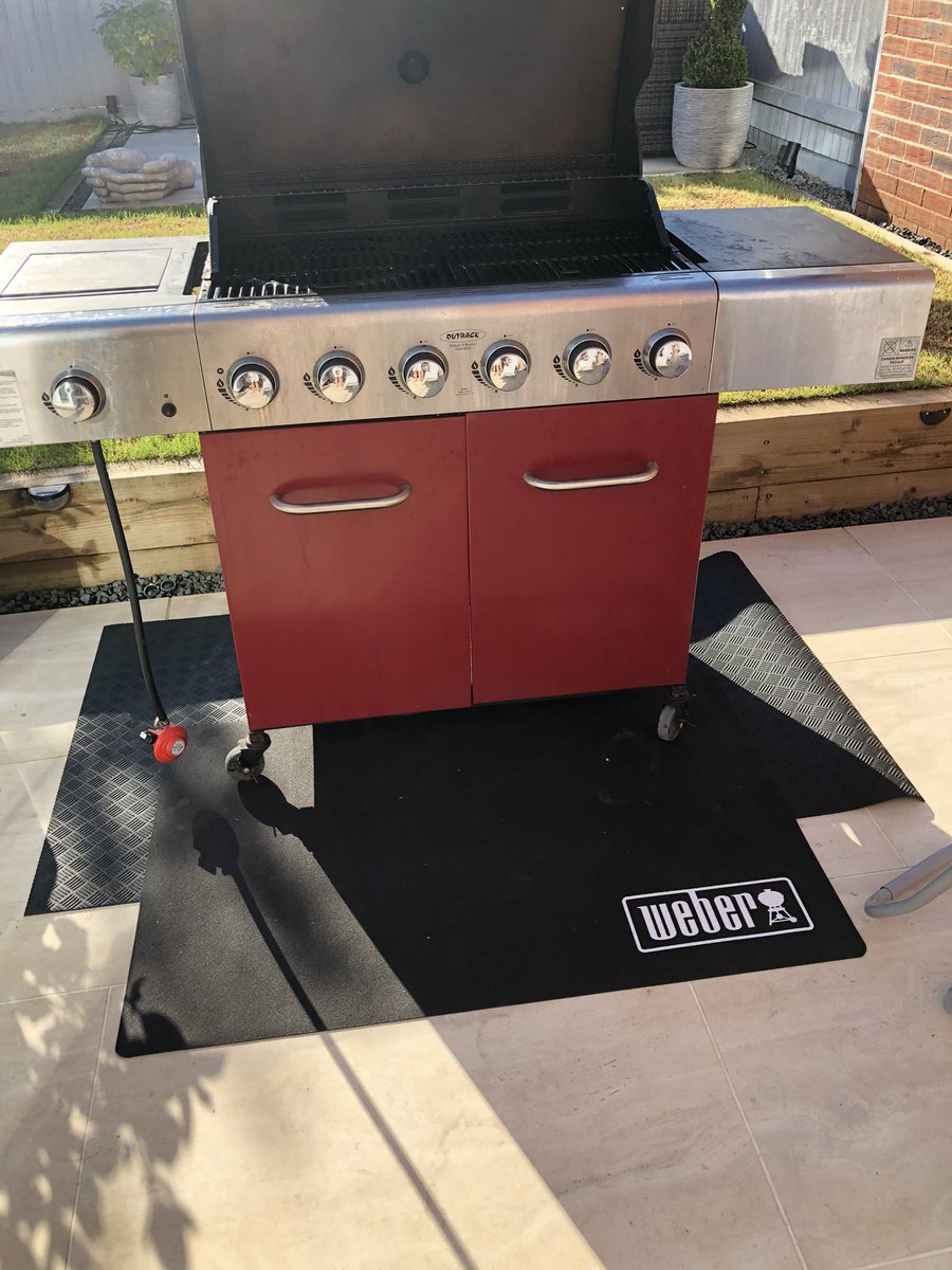 Early Father’s Day present - Full on BBQ set up. Amazing.