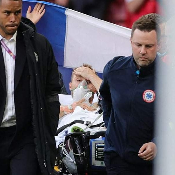 FootballAllDa's tweet photo. YOU LOVE TO SEE IT, Get well soon Eriksen 💙
Good sign 🙏
Christian Eriksen has seem to regain consciousness after receiving CPR

#ChristianEriksen #eriksen #euro2020 #euro2021 #inter #intermilan #danmark #prayforeriksen https://t.co/W5VjMnwllg