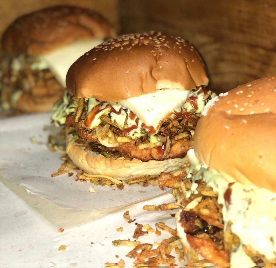 Papi ve, si la cuaima está arrecha con vos lo único que tenéis que hacer es comprarle una hamburguesa de @chichosburguer y listo, la contentais, haceme caso