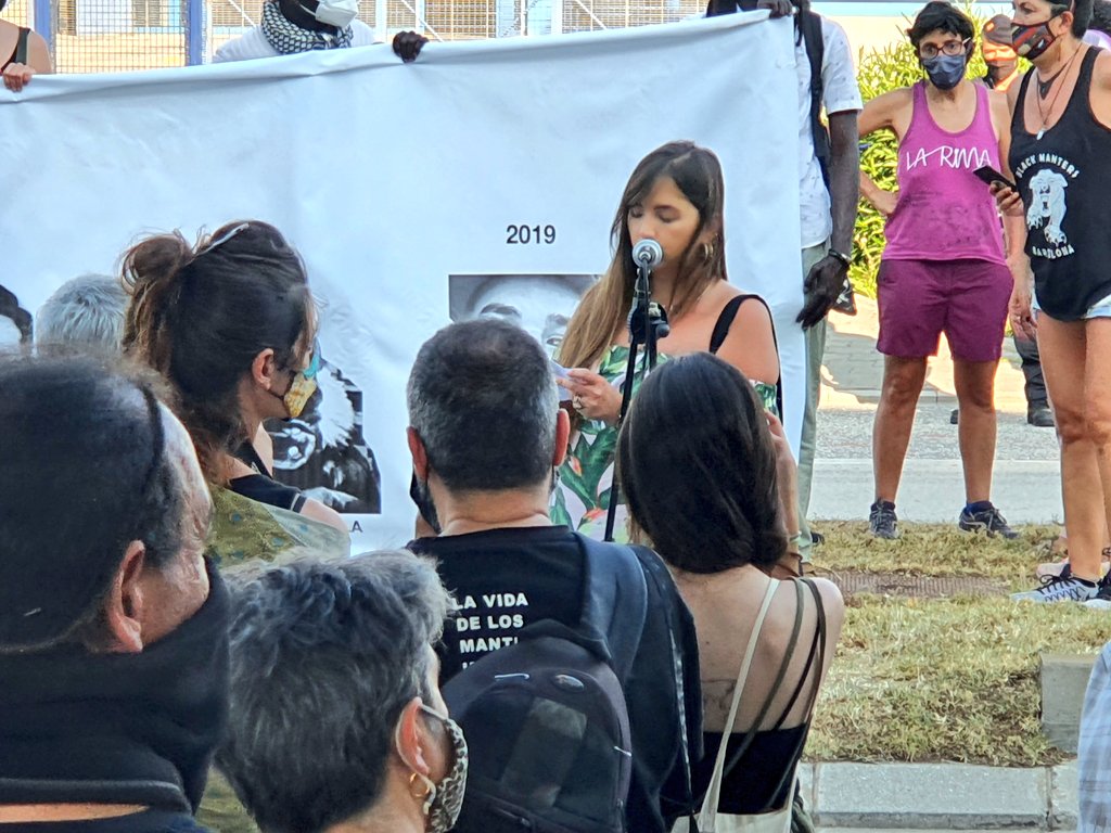 evabaror's tweet photo. La actual és discriminatòria, racista, vulnera #ddhh i contradiu el dret internacional. Hi ha altres opcions. La privació de llibertat, la opacitat, la crueltat, la discriminació i el racisme MAI són la via a res. https://t.co/YOaaxKxIME