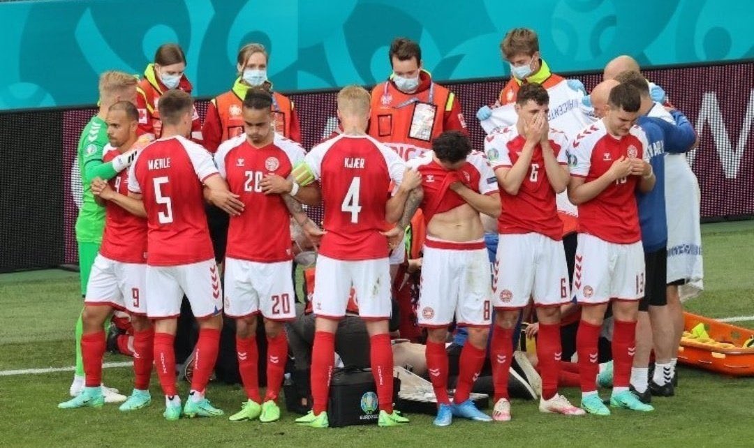 The most beautiful thing I’ve seen in football in ages ❤️ mad respect for team Denmark 🇩🇰  my prayers are with Eriksen