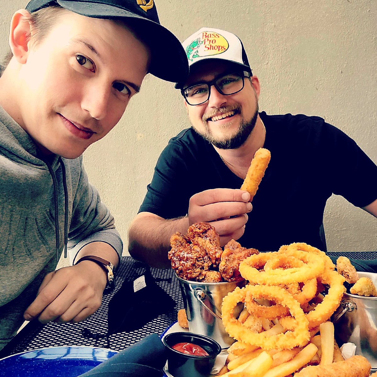 nonameroad's tweet image. Great times before our show last night! #nonameroad #nnr #goodfood #countryband