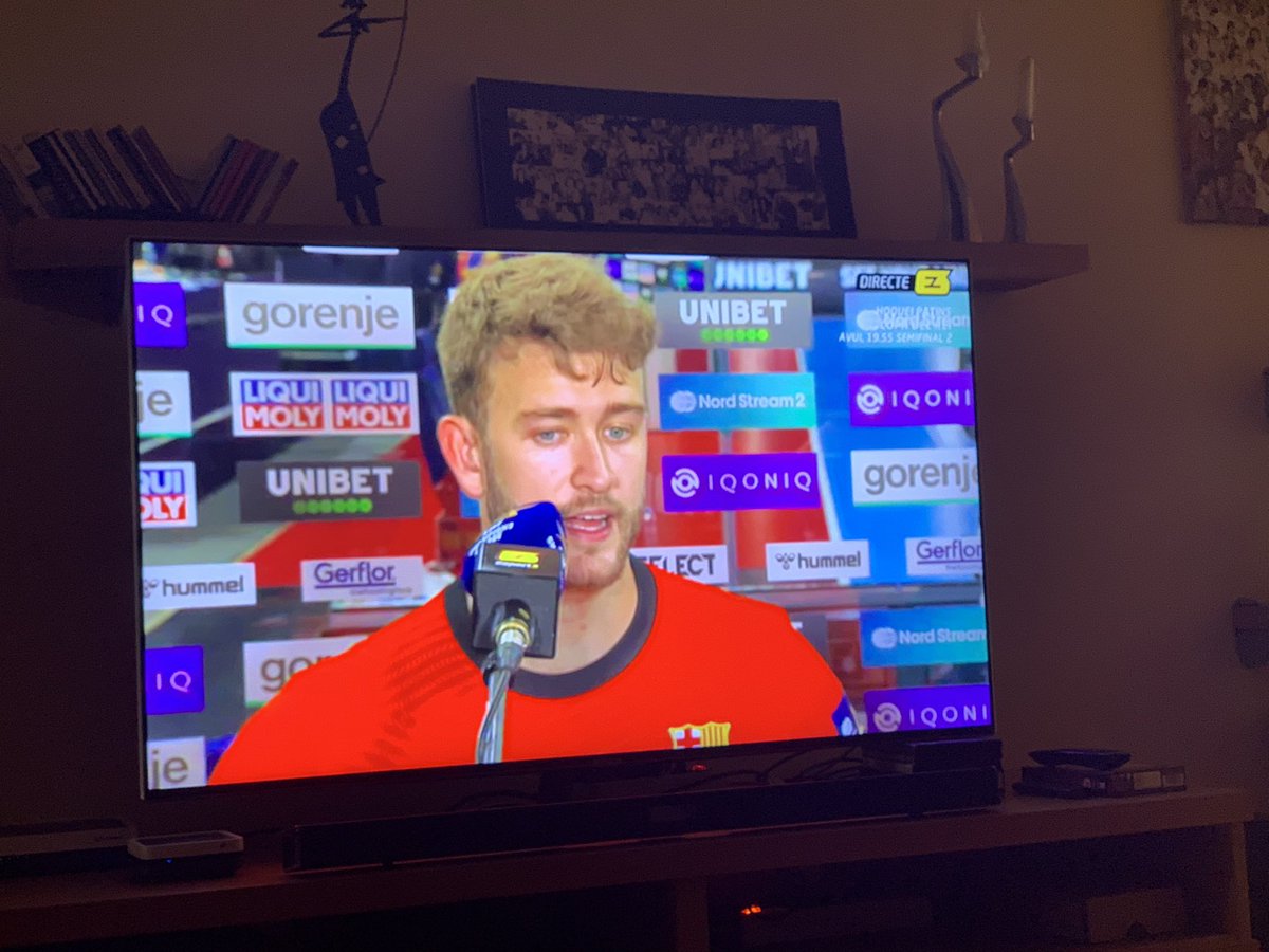MiquelReyC's tweet photo. Capiiiiii!
#MVP @PerezdVargas
“Hem vist l’altra semifinal junts @FCBhandbol amb els jugadors del @HCNantes, cosa que diu molt d’aquest esport”
Igual que la manera amb què t’expliques Gonzalo!
#thisishandball
@ehfcl https://t.co/cgBK3XKS7W