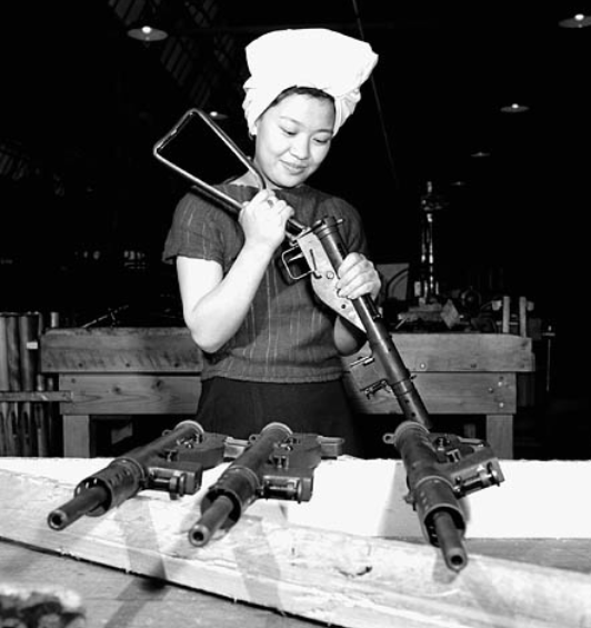 Agnes Wong of Whitecourt, Alberta assembles a sten gun being produced by the Small Arms Ltd. plant during the Second World War (1944).

*LAC RG53*

#secondworldwar #canada #chinesecanadian #chinese #ww2 #history #warhistory