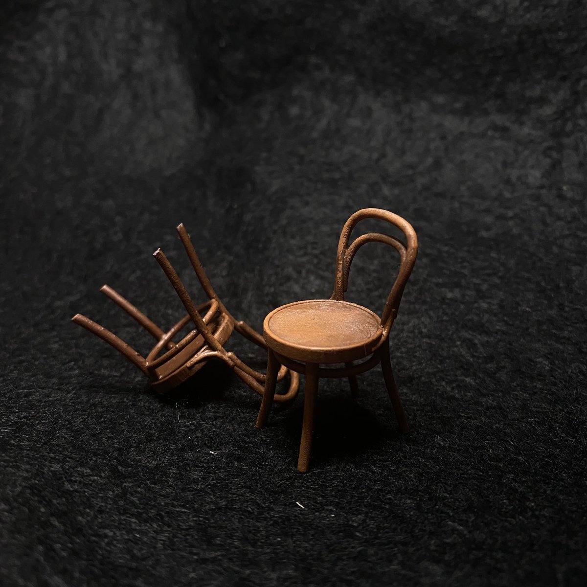 UslStudio's tweet photo. Brushing up on old skills! Loving the paints from @GW_officialuk #painting #scale #chair #setdesign #skills #theatre https://t.co/iC2wavKUKi
