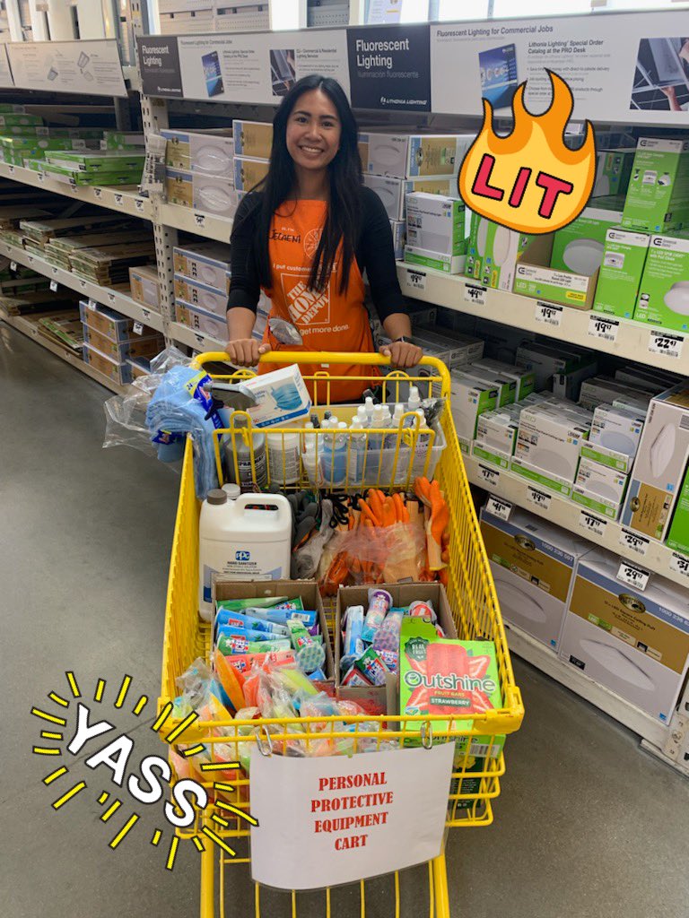 Jelaeni going around the store handing out PPE 🧤🥽 &amp; what is safety without popsicles on a hot day 🥵☀️ #BeatTheHeat <a href="/JamesKeech1/">James Keech</a>