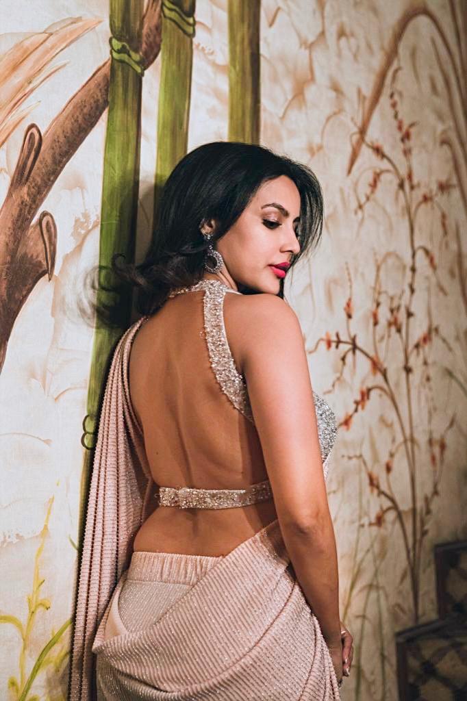 ItsCineClub's tweet photo. Gorgeous #PriyaAnand 

@PriyaAnand #actress https://t.co/FufBWcTqtm