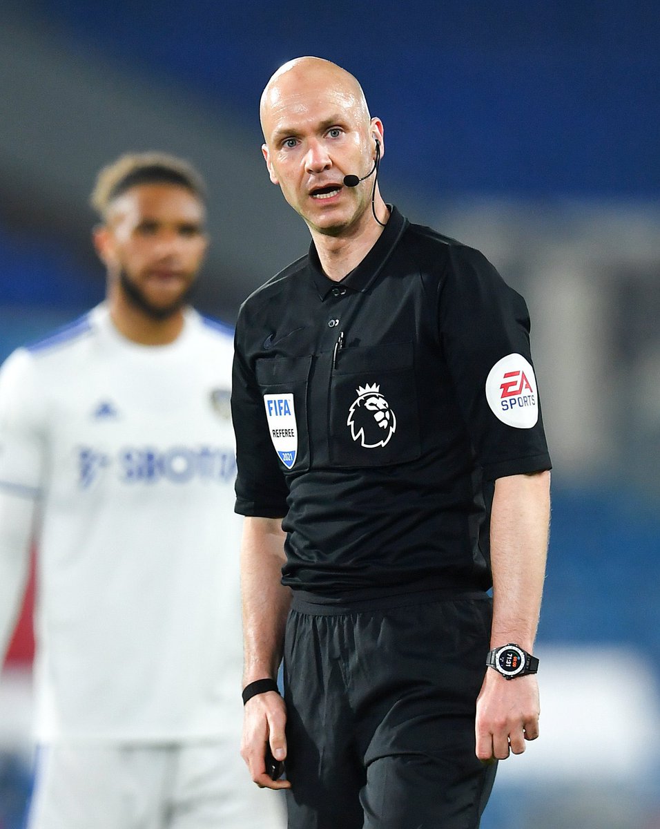 It took Anthony Taylor just 5 seconds after Eriksen collapsed to stop the game and send the medics onto the field. His calm decisive actions can’t go unnoticed. 🇩🇰🙏