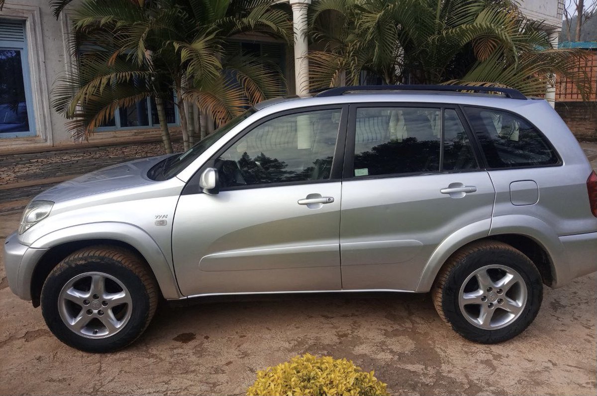 I’m selling this baby for only 12,000,000 RWF. It has a sun roof, leather, cruise control, heated sit and AC. DM for more inquiries and please help me retweet. My client might be on your TL. Thank you!