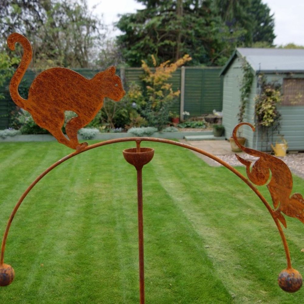 FeatureGarden's tweet image. Add a great feature with this cat &amp;amp; mouse wind rocker. The cat and mouse rocker is supplied as a bare metal (ready to rust) piece and the weather will naturally age and rust the wind rocker, enhancing its character and charm #windspinner #windrocker #gardenfeature #rusted #rusty