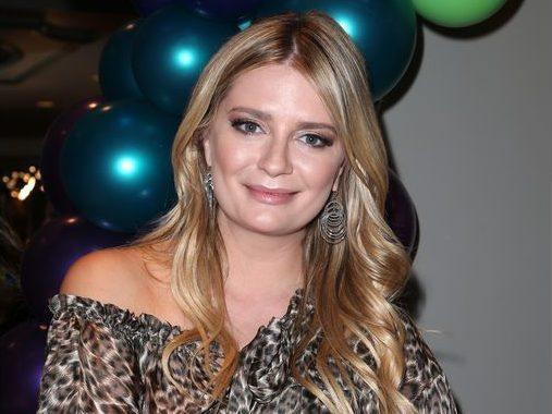 Mischa Barton felt pressured to lose virginity on 'The O.C.'