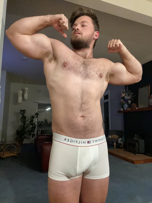 Do you like 1 or 2 better? 😈 I can&rsquo;t decide 🙈 https://t.co/bKtN76ElRb