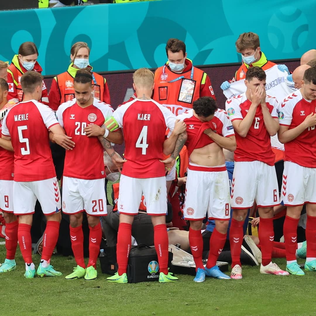 🇩🇰 Hoy Milan es de un solo color‼️

Por Simon #Kjaer, por la selección de #Dinamarca, por los médicos que salvaron la vida a #Eriksen, por su familia, y por tu pronta recuperación <a href="/ChrisEriksen8/">Christian Eriksen</a> #ForzaEriksen 🔴⚫🔵⚫