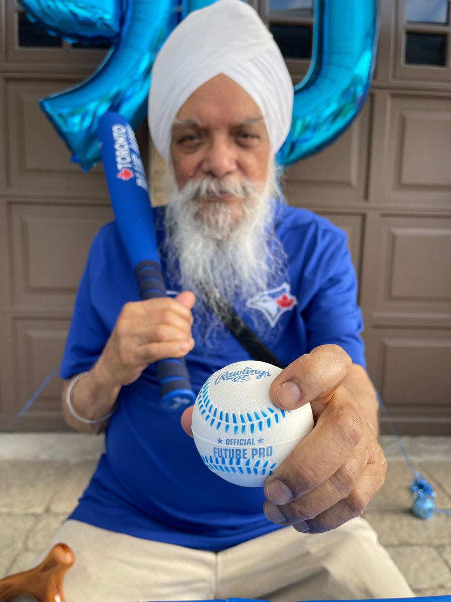 JujharBarmi's tweet photo. Blue jays themed drive by party for his 90th. @BlueJays he’s ready for his call up. https://t.co/QcBWzHVeDD