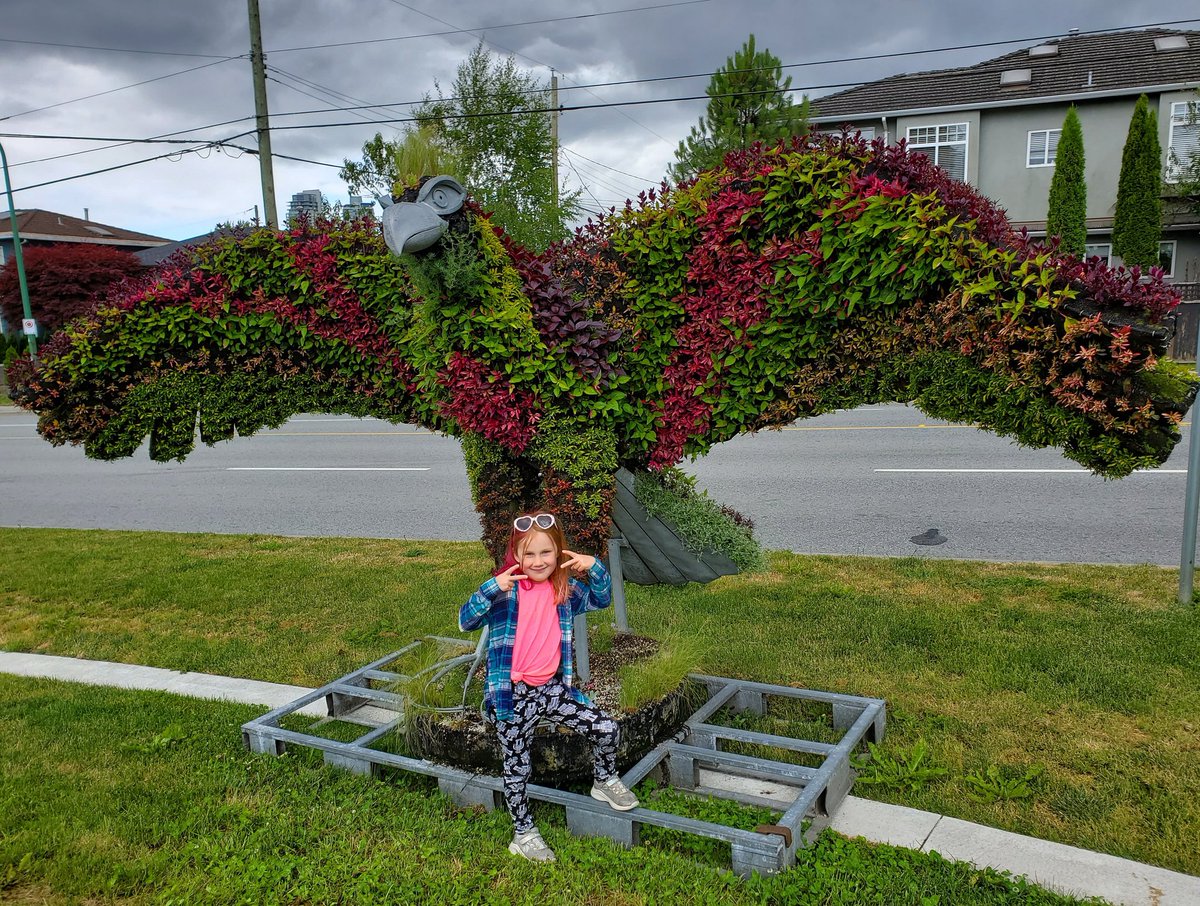 SweetLegsHilary's tweet image. Happy Saturday from my little style icon! Here she is mixing patterns and posing like a boss. 😎
#StyleIcon #MixingPatterns #EcoSculpture #LikeABoss #SweetLegsWonderbots #BurnabyBC #Burnaby #NorthBurnaby #BurnabyHeights #LowerMainland #YVRFamilies #YVRFun #SweetLegsBurnabyHilary