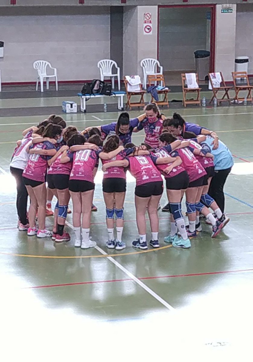 HandballManzan's tweet photo. Mejores sensaciones las que nos dejan hoy nuestras panteras, que han mejorado mucho su juego en tan solo 24 horas.
Ayer rompimos el hielo con un partido no muy bueno, y hoy hemos dejado escapar un gran equipo por pequeños detalles 💪🏽
@cbm_elche
#seguimos #rfebm #fbmclm https://t.co/09BA3YH39i
