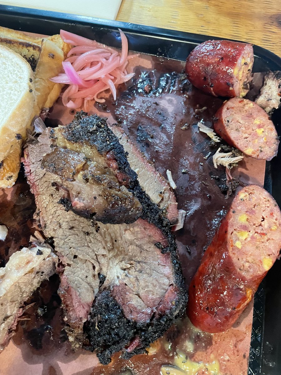 The crew was too excited and started chowing down before I got a pic of Treys beautiful platter of goodness from ⁦<a href="/vaquerostxbbq/">Vaqueros Texas Bar-B-Q</a>⁩  Some of the best Q I have had in a while.  They should be up there with the top of ⁦<a href="/BBQsnob/">Daniel Vaughn</a>⁩ Texas Monthly’s list.