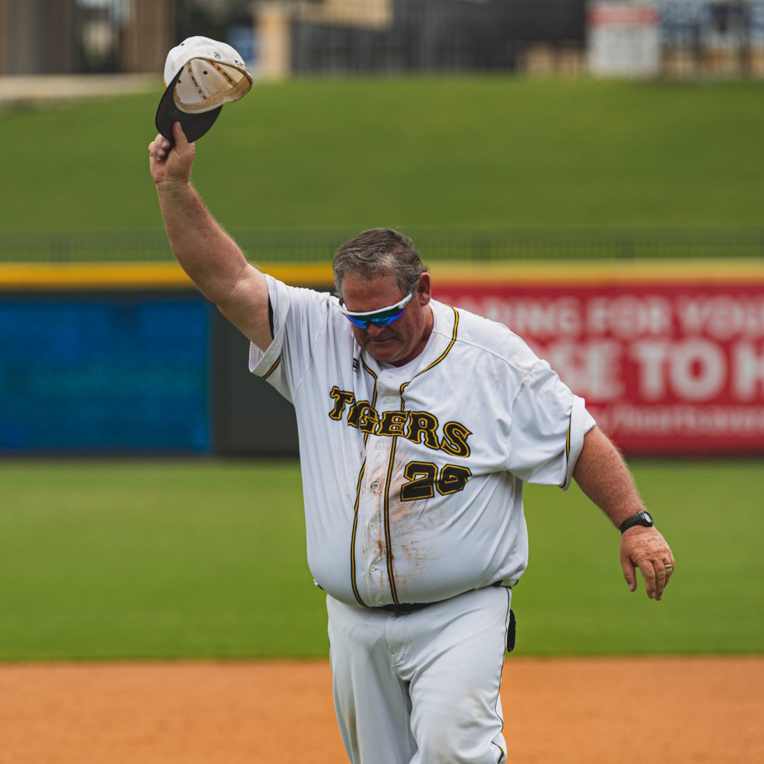 uiltexas's tweet photo. Happy retirement, Coach Adair! No better way to go than with a #UILState championship. Congrats to you and your Malakoff Tiger family! https://t.co/kGpMlaEbYM