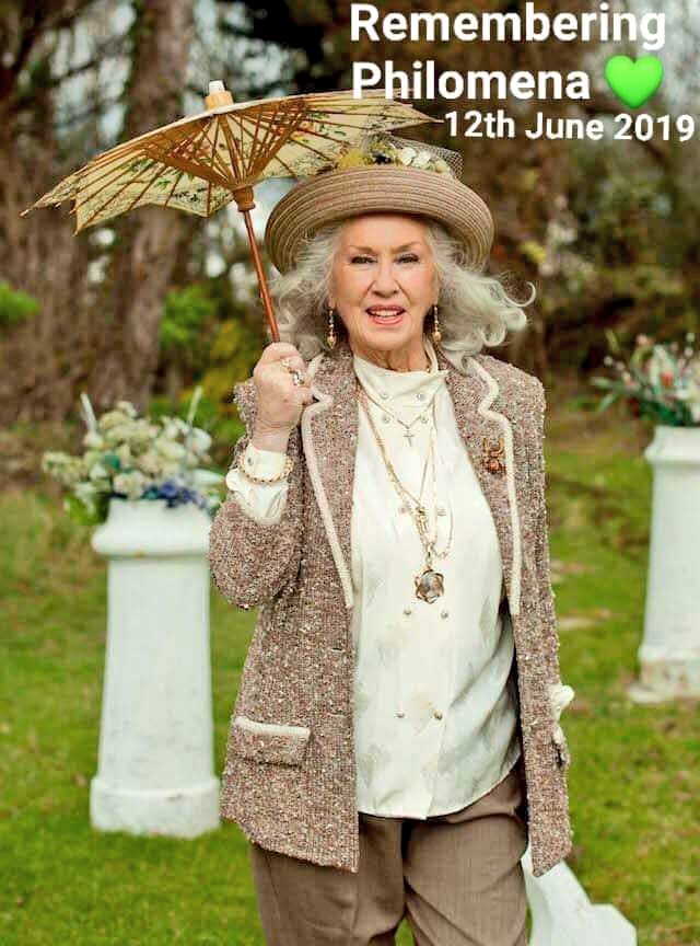 OldDublinTown's tweet photo. Remembering Philomena today
May she rest in peace with her son Philip
#LoveDublin #Phillo #PhilLynott
@hotpress @wildeyedboys @WhisperingBob @fcemurphy @BruxellesBars @tomhappens @OlafTyaransen @DaltonJoanne79 @KarlFfrench @paulharro @ThinLizzy_ @entertainmentIE @josephharringto https://t.co/sRBAHsRnO8