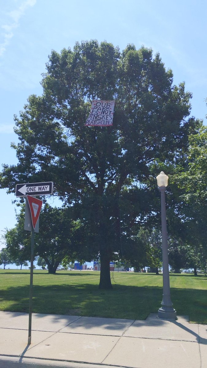 jenwillshine's tweet photo. Belle Isle is not the place for a car race. Especially one owned by a billionaire and takes over a good part of the island for 2 months every year!
#peoplespark
#GrandPrix 
#Detroit 
#detroitgrandprix 
#puremichigan
#notsopuremichigan
#parknotracetrack
#Belleisle https://t.co/y3UN4dCYsE