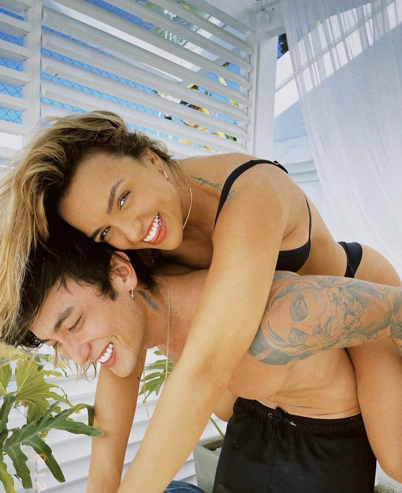 KalimannCentral's tweet photo. “Feliz dia do amor, pra nós, pra você ♥️”

📲| Rafa Kalimann via Instagram 
https://t.co/6nHWS3QMtC https://t.co/jU8T21EHPD