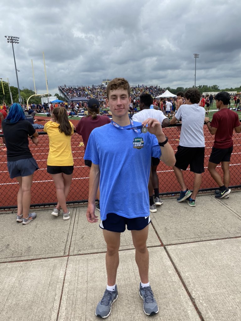 Owen finished 2nd in the 800 with a new PR of 1:56.02!! 💙🏃🏼💛