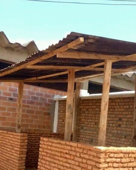 CRumonge's tweet photo. L'un des poulaillers modernes qui sont en cours de construction pour le projet du CAR , à Rumonge. Bientôt,c'est la mise en oeuvre du projet proprement dit.
@ANACOOP_BURUNDI 
@RumongeProvince
#CAR 
#Rumonge https://t.co/Vfs3VBhXTr