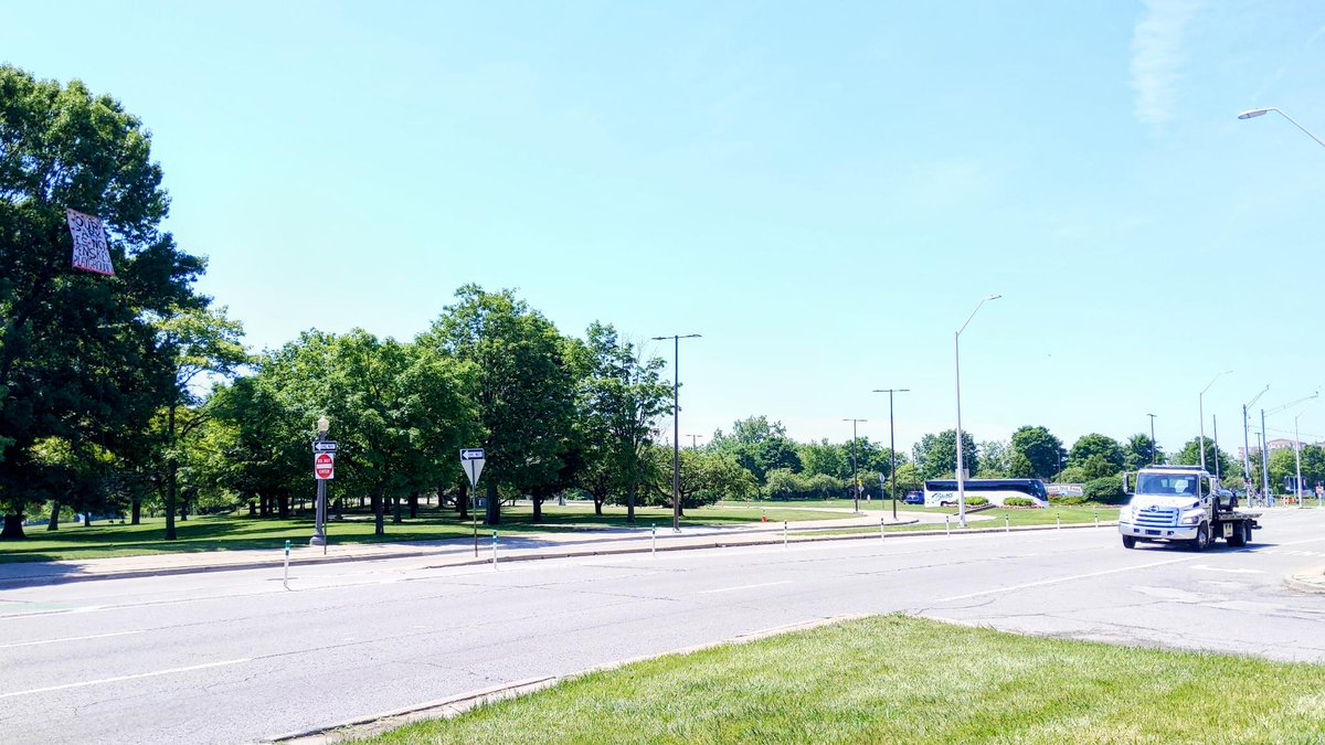 jenwillshine's tweet photo. Belle Isle is not the place for a car race. Especially one owned by a billionaire and takes over a good part of the island for 2 months every year!
#peoplespark
#GrandPrix 
#Detroit 
#detroitgrandprix 
#puremichigan
#notsopuremichigan
#parknotracetrack
#Belleisle https://t.co/y3UN4dCYsE