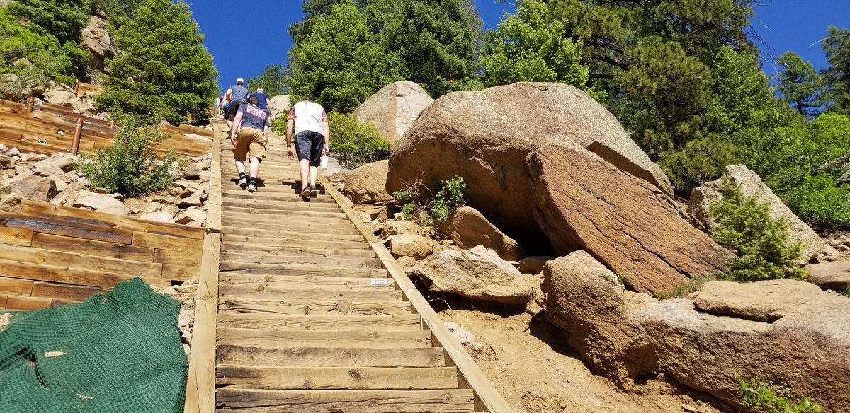 Cloudless day on the Incline. Between breaking an ankle and being sick with covid-19, it's been too long.  Good to be back even if I was slow
#inclinehike #manitouincline #hike #coloradosprings #coloRADo #olympiccityusa #COSParks