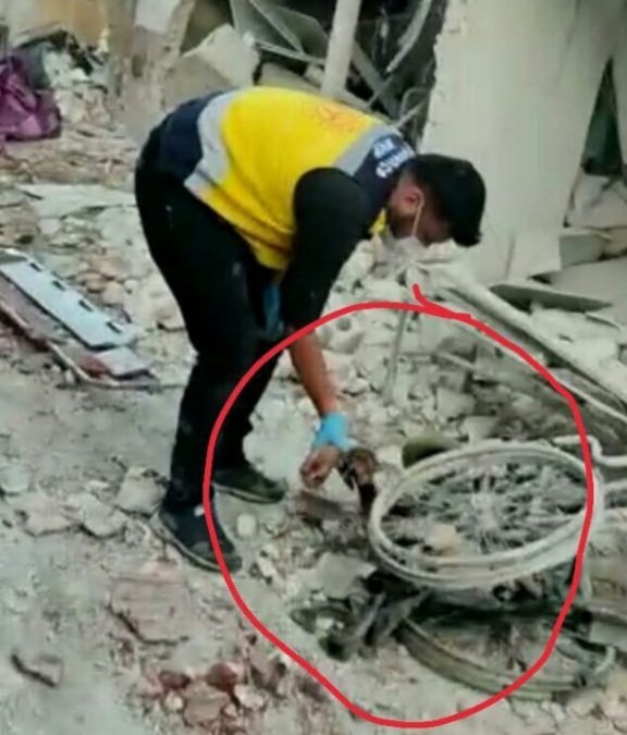 k7ybnd99's tweet photo. طفل خرج من بطن أمه مشقوق الرأس
طفل مشلول تحول لأشلاء على كرسيه المتحرك 
متطوع بالدفاع المدني أدمي وجهه
طبيب تسيل الدماء من رأسه
جزء مما فعلته ميليشيا قسد الأوجلانية بعد أن استهدفت مشفى الشفاء في عفرين ب��واريخ دفعت ثمنها دول خليجية وحملتها لهم أميركا
#مجزرة_مشفى_عفرين
#مجزرة_عفرين https://t.co/wBXdnjgaN8
