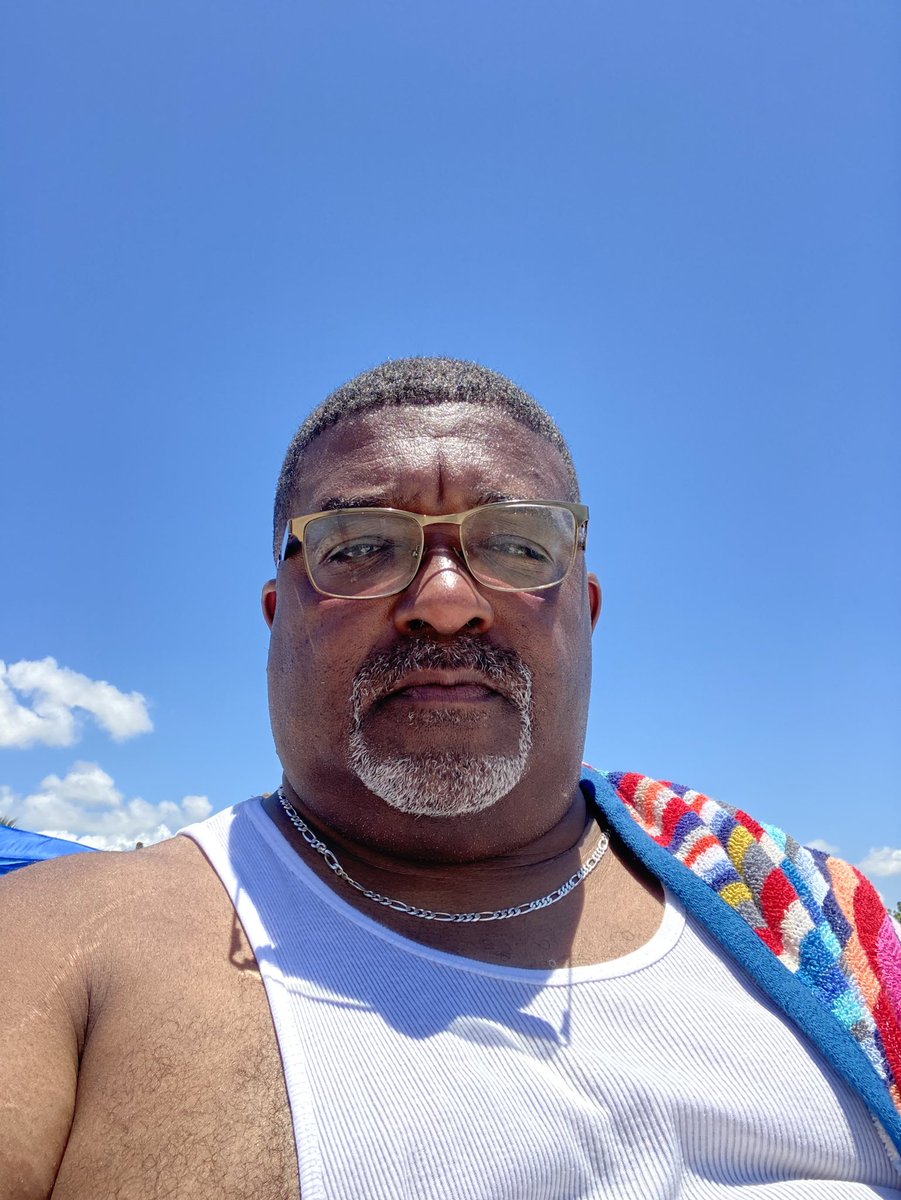 IDSutton's tweet image. Chillin at Beach 🏖