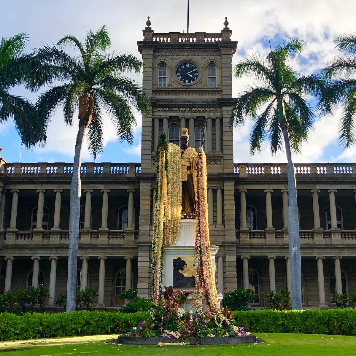 808things's tweet photo. Watch yesterday’s #KingKamehamehaCelebration at https://t.co/X204tRRRsq 昨日のKing Kamehameha Celebrationの後の写真です。ライブの録画ビデオはYouTubeで見れます。#Aloha #Hawaii #KingKamehameha #Hawaiian #HawaiiHistory #ハワイ
#カメハメハ大王 #アロハ #ハワイアン https://t.co/zmVnqVv2lc