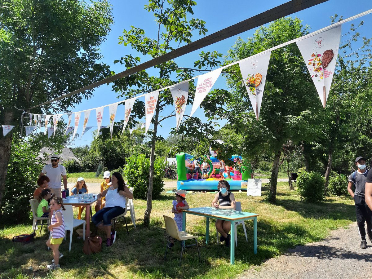 FermesEnFete's tweet photo. Clap de fin sur la 1ère journée de Fermes en Fête! 
Merci aux jeunes agriculteurs d'Angers Ouest, Pouancé, Jallais et Baugeois-Vallée ! 
Rdv demain pour la suite des festivités Fermes en Fête https://t.co/e7Uf3b5reh