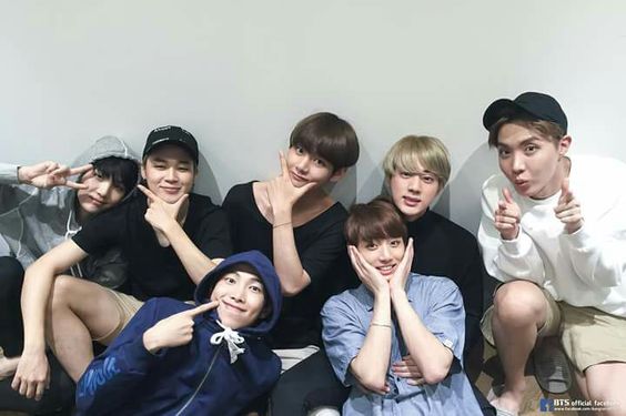 UghSoft's tweet photo. Literalmente mi mama me dio la vida, me abandono y Bangtan me acogieron y me dieron ganas de vivirla💜
@BTS_twt
#8YearsWithBangtan
#8YearsToInfinityWithBT
#BTS8thAnniversary https://t.co/uaURzVoS3N