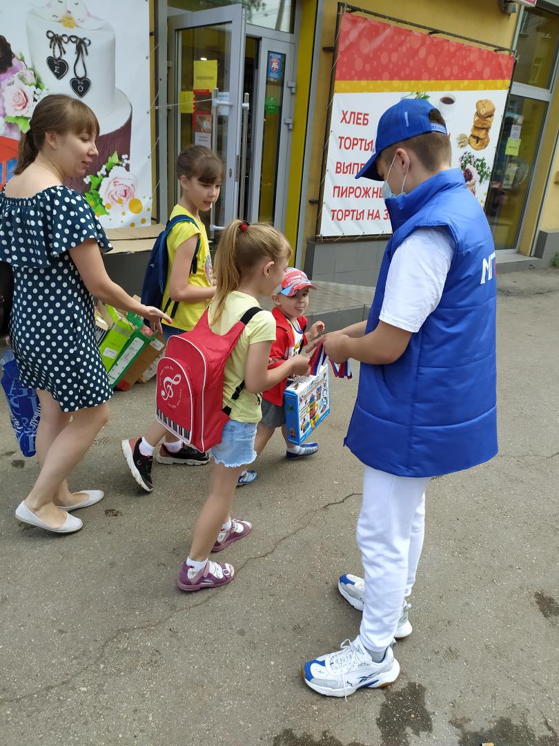 Вчера и сегодня "Волонтеры Победы" СПК поздравляли жителей Куйбышевского района, сегодня поздравляли еще от МГЕР.
<a href="/AA_Korobkov/">Алексей Коробков</a> 
<a href="/kuibadm/">Администрация Куйбышевского района</a> 
<a href="/AskerovaEmiliya/">Аскерова Эмилия Юрьевна</a> 
<a href="/Duma_Samara/">Дума г.о. Самара</a>