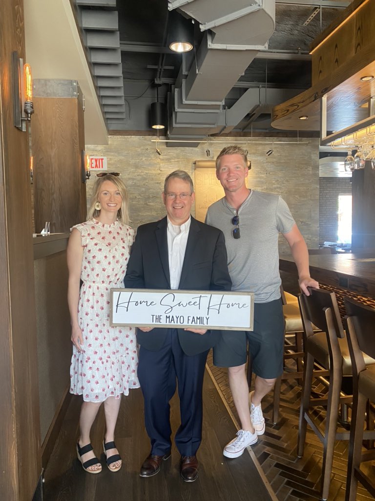CarlsonGroupSC's tweet photo. Help us welcome the Mayo family to Siouxland from Wichita! Their beautiful residence exudes the character of their new N’Side neighborhood. You might find their daughter Jo tearing it up this summer and fall at @MiracleLeagueSC Park! #siouxcity #miraclehome #carlsongroup #remax https://t.co/iQzLD5QCnX