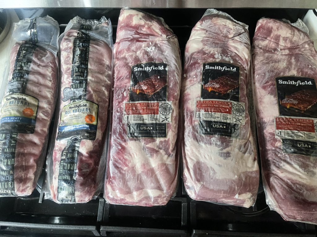 2A_AndyD's tweet photo. hey @Aric_Almirola, looks like next weekends #FathersDay #cookout is gonna be brought to you by @SmithfieldFoods
#RibsForDays https://t.co/wxDmmsqugn
