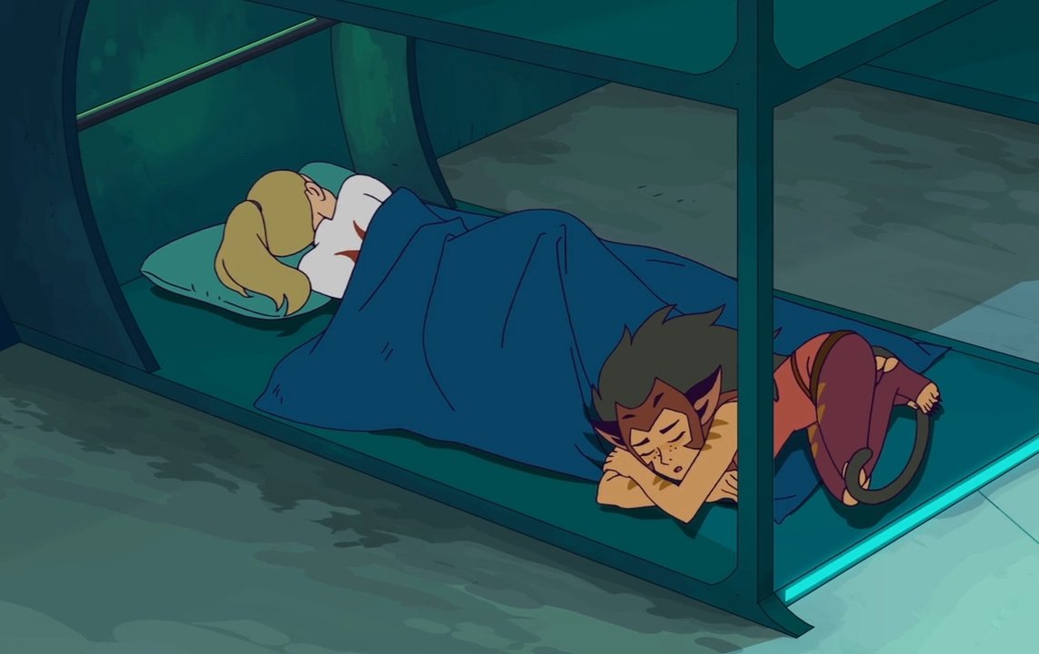 ENTRACPTA's tweet photo. love how catra dosent sleep in her own bunk bc she wants to be with adora https://t.co/Jra6xCbYz7