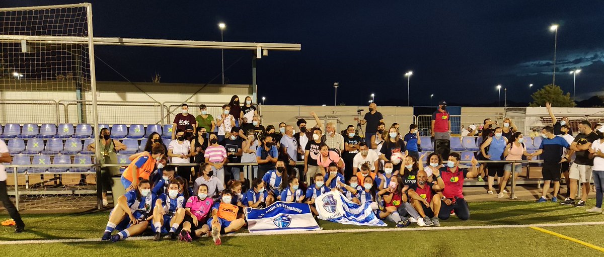 COPE_Lorca_'s tweet photo. Fútbol femenino.
La @UDAguilasFem "celebra" la victoria como un ascenso.
Aventajan en tres puntos al @realmurciacfsad Féminas a falta de tres partidos para el final.
Las murcianas descansan en la última jornada. https://t.co/bNW48JpNkK